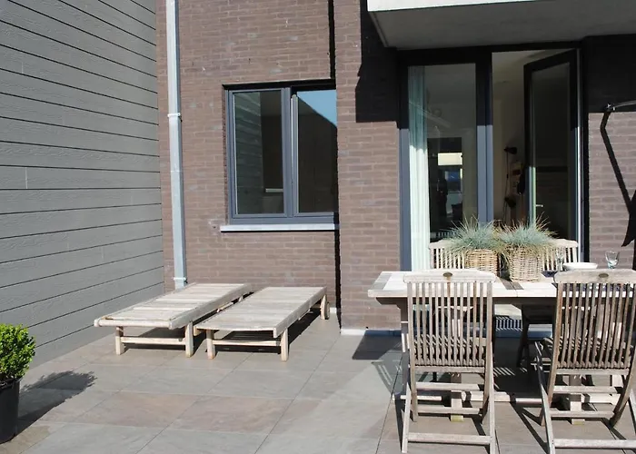 Modern, Gezellig Vakantieappartement Met Ruim Terras In Oostende