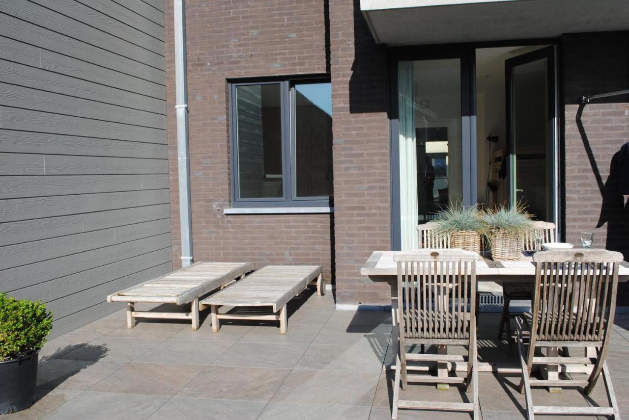 Modern, Gezellig Met Ruim Terras In Appartement *